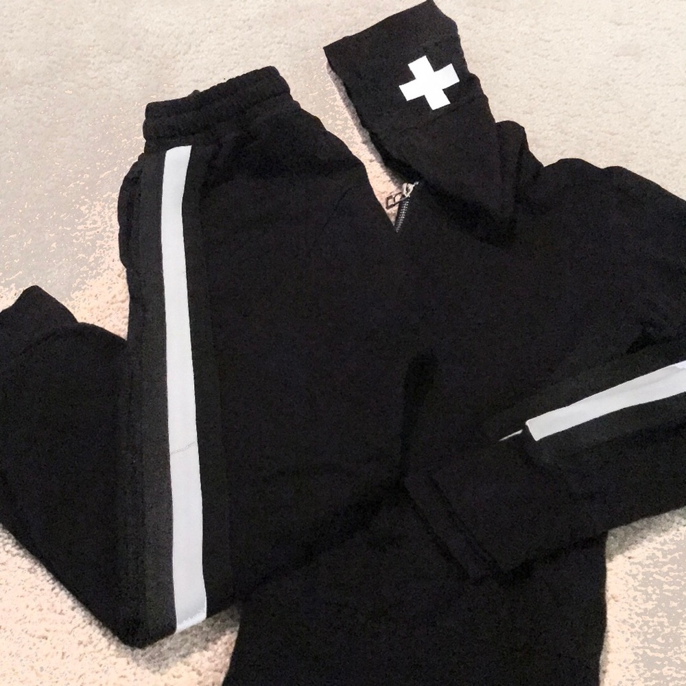Celinununu black pants and jacket.
